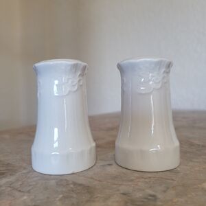 Ralph Lauren Wedgwood Claire Salt and Pepper Shaker Set Bone